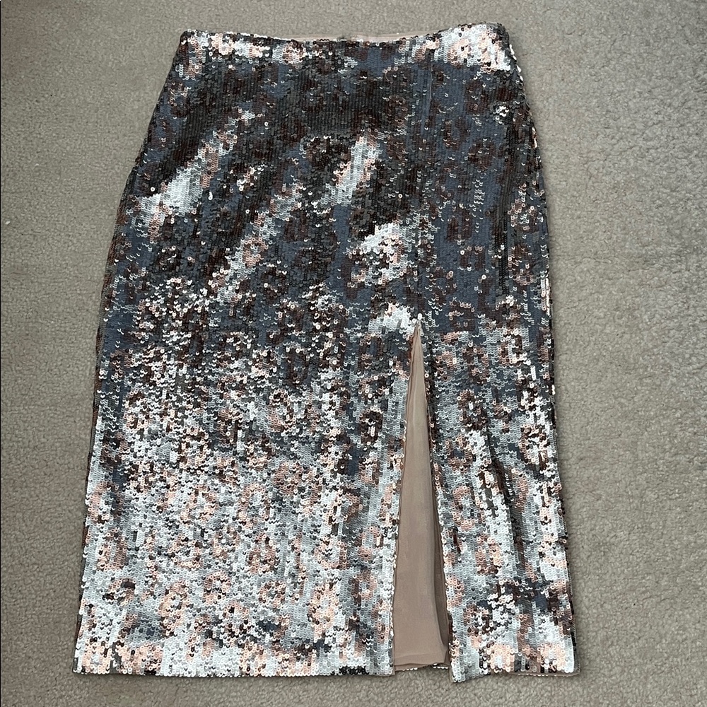 NWT Silver Sequined Animal Pattern Skirt